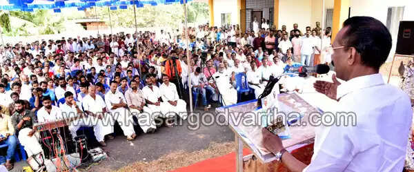 ദൂരപരിധി ലംഘിച്ച് വിദ്യാലയങ്ങള്ക്ക് സമീപം മദ്യശാലകള് തുറക്കില്ല: എക്സൈസ് മന്ത്രി