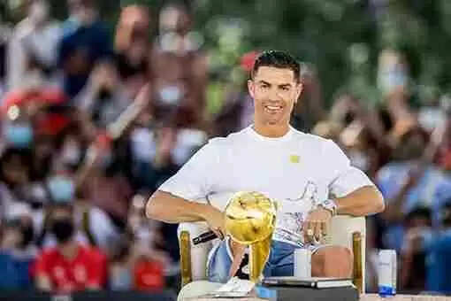 ഫുട്ബോള് താരം ക്രിസ്റ്റ്യാനോ റൊണാള്ഡോ ദുബൈ എക്സ്പോ വേദിയില്; തന്റെ പ്രചോദനം കാണികളാണെന്നും നിങ്ങളുടെ സ്നേഹത്തിന് പകരം പ്രകടിപ്പിക്കാന് വാക്കുകളില്ലെന്നും താരം, വീഡിയോ