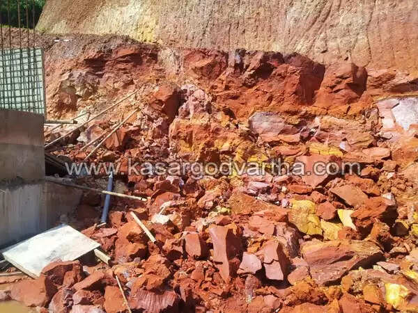 ദുരിത പര്വ്വം താണ്ടി ചന്ദ്രഗിരി യാത്ര; കരാര് ഏറ്റെടുത്തവര്ക്ക് കുലുക്കമില്ല, ഒപ്പം അധികൃതര്ക്കും