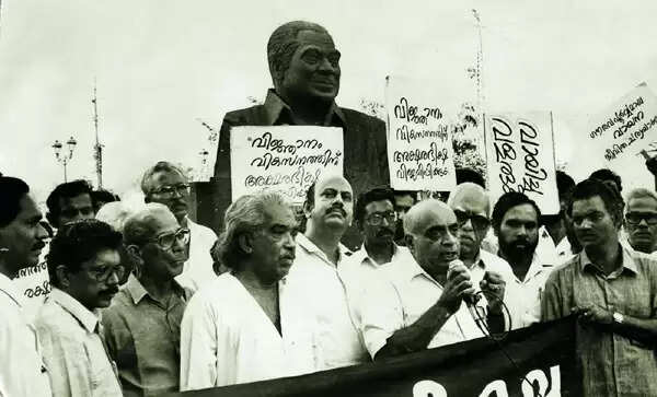 വിരല് കടിച്ച് കോടിയേരി; ഹീറോയായി വീരന്