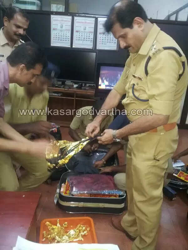 ആദൂരില് വന് സ്വര്ണവേട്ട: ബസില് കടത്തുകയായിരുന്ന 1.290 കിലോ സ്വര്ണവുമായി 2 പേര് അറസ്റ്റില്
