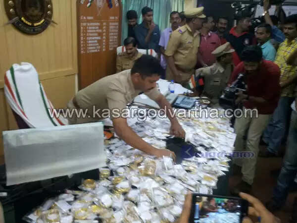 കുഡ്ലു ബാങ്ക് കൊള്ള: 10 ദിവസംകൊണ്ട് സ്വര്ണവും പ്രതികളേയും പിടികൂടിയ അന്വേഷണ സംഘത്തിന് നാട്ടുകാരുടെ അഭിനന്ദനം