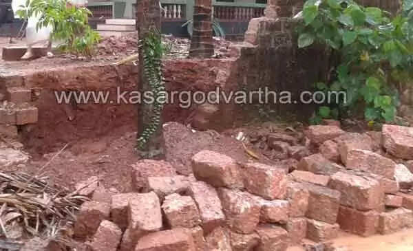 പെരുമ്പട്ടയില് വന് നാശനഷ്ടം; സുന്നീ സെന്ററിന്റെ മതിലിടിഞ്ഞുവീണു രണ്ടു പേര്ക്ക് പരിക്ക്