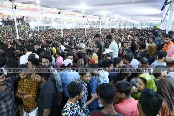 കലയുടെ പെരുങ്കളിയാട്ടത്തിന് മഴയോടെ സമാപനം; കലോത്സവങ്ങളില് മാത്രമല്ല അക്കാദമിക് രംഗത്തും ജനകീയത കൈവരിക്കണമെന്ന് മന്ത്രി സി രവീന്ദ്രനാഥ്, അടുത്ത വര്ഷത്തെ കലോത്സവം കൊല്ലം ജില്ലയില്