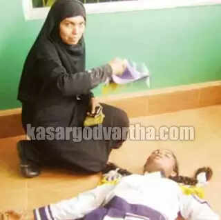 ബാന്റ് മേളത്തിനിടെ വിദ്യാര്ത്ഥിനി കുഴഞ്ഞു വീണു