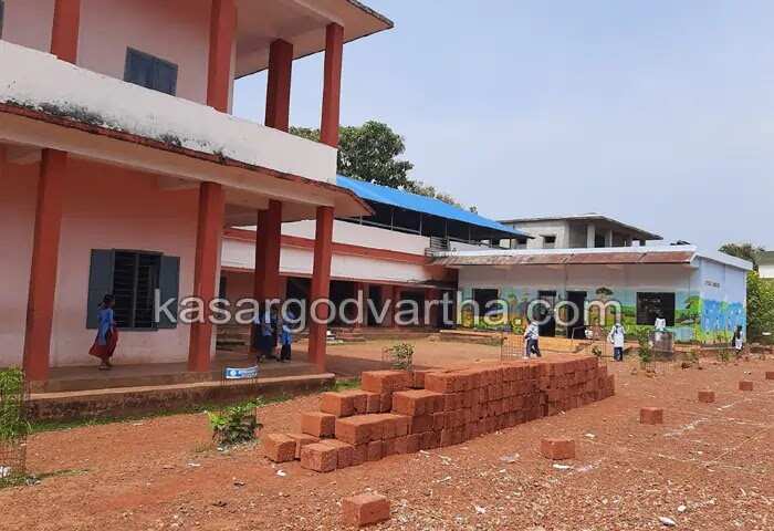 Demands | എൽ പി സ്കൂളിന് ഭീഷണി; ചന്ദ്രഗിരി ഗവ. ഹയർ സെകൻഡറി സ്കൂളിൽ നിർമിക്കുന്ന പുതിയ കെട്ടിടം മറ്റൊരു സ്ഥലത്തേക്ക് മാറ്റണമെന്ന് ആവശ്യം