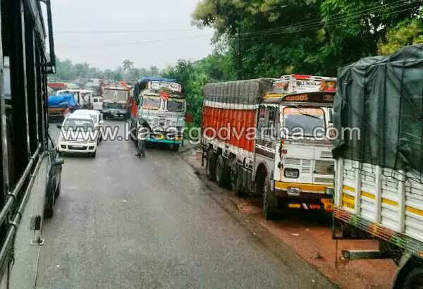 ട്രെയിനില് റാഗിംങ്, റോഡില് കുരുക്ക്; മംഗലാപുരത്തേക്കുള്ള വിദ്യാര്ത്ഥികളും രോഗികളും ദുരിതത്തില്