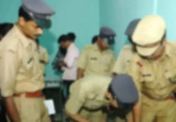 കലക്ടറുടെ നിര്ദേശത്തെ തുടര്ന്ന് ഹോട്ടലുകളിലും വ്യാപാരസ്ഥാപനങ്ങളിലും റെയ്ഡ്, ക്രമക്കേട് കണ്ടെത്തി, റിപോര്ട്ട് സമര്പ്പിച്ചു