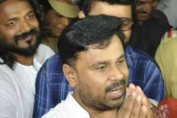 നടിയെ ആക്രമിച്ച കേസ്; ദിലീപിനെ കോടതിയില് ഹാജരാക്കി, 2 ദിവസത്തേക്ക് പോലീസ് കസ്റ്റഡിയില് വിട്ടു