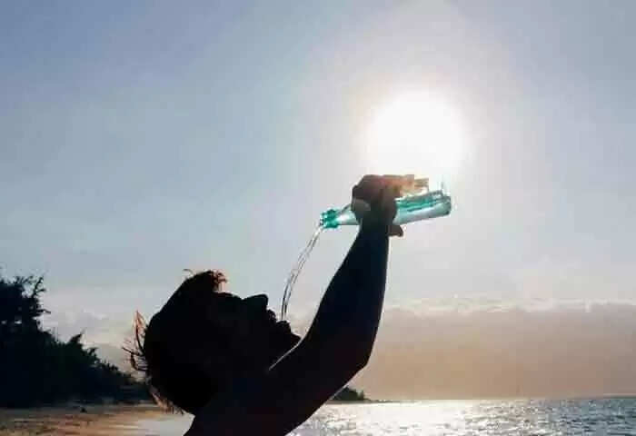 Heat Alert | സൂര്യാഘാതം; കാസര്കോട്ടും ജോലിസമയം ക്രമീകരിച്ചുകൊണ്ട് ഉത്തരവായി; ഉച്ചയ്ക്ക് 12 മുതല് മൂന്ന് മണിവരെ വിശ്രമവേള