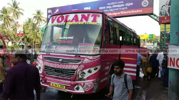 കണ്ണൂര് നഗരത്തില് ഓടിക്കൊണ്ടിരിക്കുന്ന ബസിന് തീപിടിച്ചു