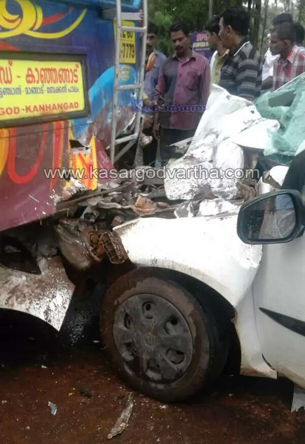 ബസിന് പിറകില് കാറിടിച്ച് മാതാവിനും മകനും പരിക്ക്