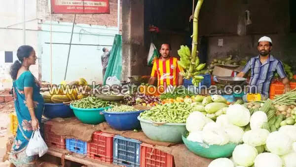 വിലക്കയറ്റത്തിന്റെ പെരുന്നാള് വിപണി; എങ്കിലും നഗരത്തില് തിരക്കൊഴിഞ്ഞില്ല