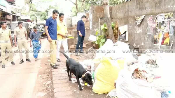 പെരുന്നാളിനോടനുബന്ധിച്ച് കാസര്കോട് നഗരത്തില് ബോംബ് സ്ക്വാഡും ഡോഗ് സ്ക്വാഡും പരിശോധന നടത്തി