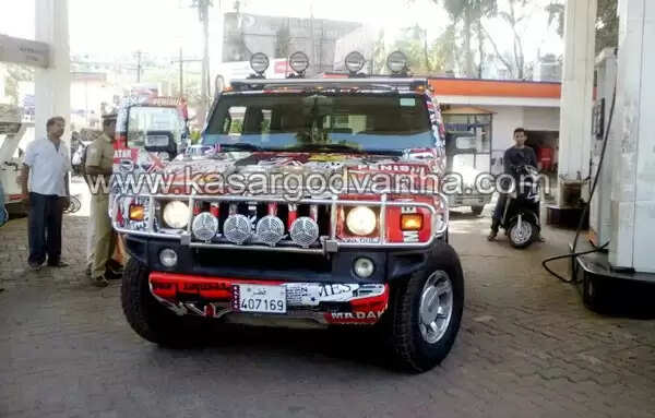 ഖത്തറില് നിന്നും എത്തിച്ച ആഡംബരകാര് ഹമ്മര് പോലീസ് കസ്റ്റഡിയിലെടുത്തു