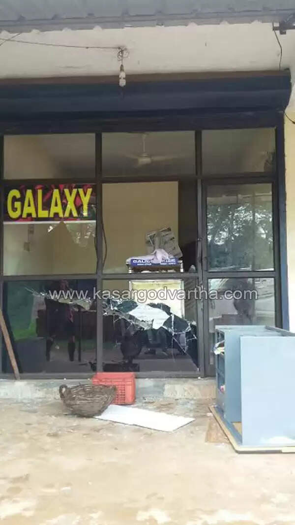 യൂത്ത് ലീഗ് നേതാവായ വ്യാപാരിയെ കുത്തിപ്പരിക്കേല്പിച്ച സംഭവത്തില് 10 പേര്ക്കെതിരെ നരഹത്യാശ്രമത്തിന് കേസ്