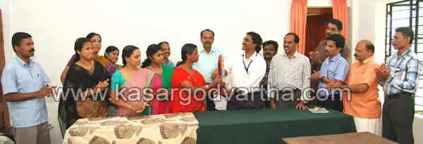 സബ് കലക്ടര്ക്ക് യാത്രയയപ്പ് നല്കി
