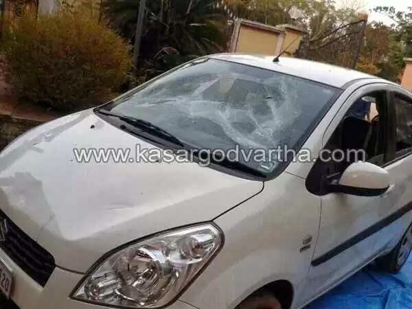 ഗുണ്ടാസംഘത്തിന്റെ അക്രമം: പൈവളിഗെയില് വീടുകളും വാഹനങ്ങളും തകര്ത്തു