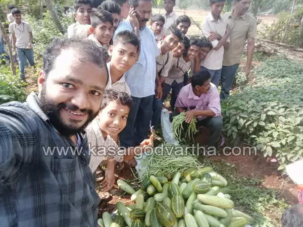 മണ്ണില് പൊന്ന് വിളയിച്ച് വിദ്യാര്ത്ഥികള്