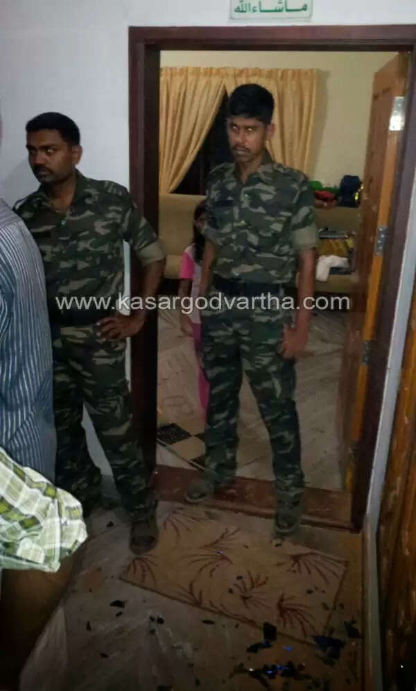 ചളിയങ്കോട്ടും മേല്പറമ്പിലും അക്രമികളുടെ വിളയാട്ടം: വിദ്യാര്ത്ഥിക്ക് ഗുരുതരം, വീടുകളും കാറുകളും തകര്ത്തു