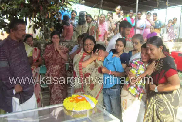 'അച്ഛനെയും അമ്മയെയും ഞങ്ങള്ക്ക് ജീവനോടെ വേണം'