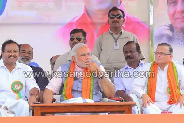 കൊടുങ്കാറ്റായി മോഡി; ആവേശത്തേരിലേറി അണികള്
