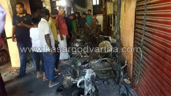 8 നില കെട്ടിടത്തില് വന് തീപിടുത്തം; ആളപായമില്ല, ഫ്ളാറ്റിലെ സാധനസാമഗ്രികള് കത്തിനശിച്ചു, 2 കാറുകളും എട്ട് ഇരുചക്ര വാഹനങ്ങളും അഗ്നിക്കിരയായി