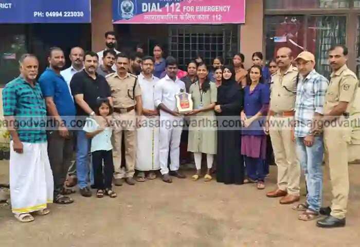Sent off | 3 വര്ഷക്കാലം കാസര്കോട് റെയില്വേ സ്റ്റേഷനെ വൃത്തിയോടെ കാത്ത ഹെല്ത് ഇന്സ്പെക്ടര് അഞ്ജന ജോഷിക്ക് ഹൃദ്യമായ യാത്രയയപ്പ്; വീണ്ടും ഇവിടെ തിരിച്ചെത്താന് ആഗ്രഹിക്കുന്നെന്ന് ഉദ്യോഗസ്ഥ