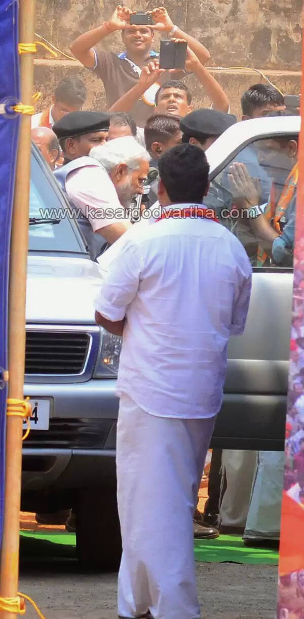 കൊടുങ്കാറ്റായി മോഡി; ആവേശത്തേരിലേറി അണികള്