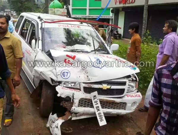 പോലീസ് ജീപ്പും ബൊലേറോയും കൂട്ടിയിടിച്ച് എ.എസ്.ഐ അടക്കം 7പേര്ക്ക് പരിക്ക്