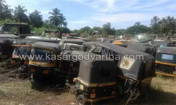 ചട്ടഞ്ചാലില് വാഹനങ്ങളുടെ ശവപ്പറമ്പ്; എന്തിനാണ് കോടികള് വിലയുള്ള വാഹനങ്ങള് പാഴാക്കുന്നത്?