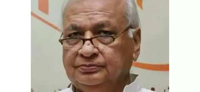 Governor Says | സർകാരിനെതിരായ തുറന്ന പോര് കൂടുതൽ ശക്തമാക്കി ഗവർണർ; കണ്ണൂര് വിസി പുനര്നിയമനം രാജ്ഭവനില് നേരിട്ടെത്തി മുഖ്യമന്ത്രി ആവശ്യപ്പെട്ടുവെന്ന് ആരോപണം; 3 കത്തുകള് പുറത്തുവിട്ടു; 'ചരിത്ര കോൺഗ്രസിൽ കെകെ രാഗേഷ് പൊലീസിനെ തടഞ്ഞു'; രാജ്ഭവനിൽ അസാധാരണ വാർത്താസമ്മേളനം