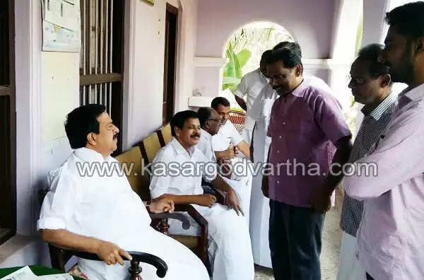 ഹമീദലി ഷംനാടിന്റെ വീട് പ്രതിപക്ഷ നേതാവ് രമേശ് ചെന്നിത്തല സന്ദര്ശിച്ചു