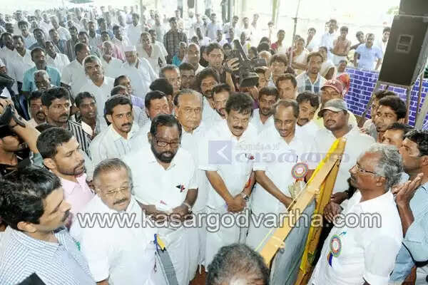 ഉത്സവാന്തരീക്ഷത്തില് കാസര്കോട് മത്സ്യമാര്ക്കറ്റിന് മന്ത്രി കെ. ബാബു തറക്കല്ലിട്ടു