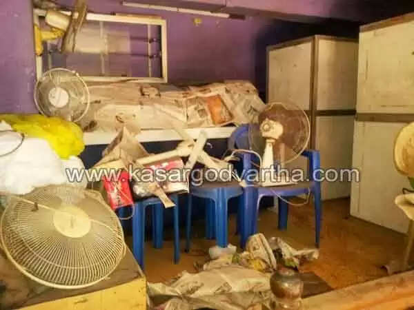 കുടിവെള്ള പൈപ്പ് പൊട്ടി; കട വെള്ളത്തിലായി