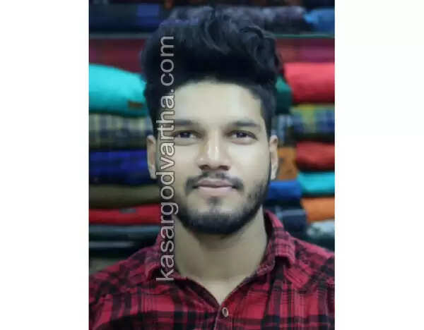 ഭാര്യയ്ക്കൊപ്പം ട്രെയിനില് സഞ്ചരിക്കുകയായിരുന്ന യുവാവ് തുരങ്കത്തിലേക്ക് തെറിച്ചുവീണ് മരിച്ചു; ഭര്ത്താവ് മരിച്ചതറിയാതെ യാത്ര തുടര്ന്ന ഭാര്യ പ്രിയതമന്റെ ദാരുണാന്ത്യം അറിഞ്ഞത് കിലോമീറ്ററുകള് താണ്ടിയ ശേഷം, ദുരന്തം വിവാഹം കഴിഞ്ഞ് ഒരു വര്ഷം തികയുംമുമ്പ്