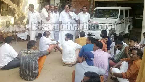 പോലീസ് സ്റ്റേഷന് ഉപരോധിച്ച BJP നേതാക്കളെയും പ്രവര്ത്തകരെയും അറസ്റ്റ് ചെയ്ത് നീക്കി