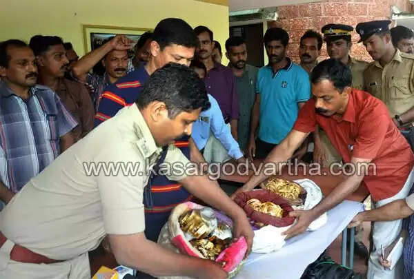 വിജയ ബാങ്ക് കൊള്ള: മുഴുവന് സ്വര്ണവും കണ്ടെടുത്തു, 4 പ്രതികളുടെ അറസ്റ്റ് രേഖപ്പെടുത്തി, 3 പേര് ഒളിവില്