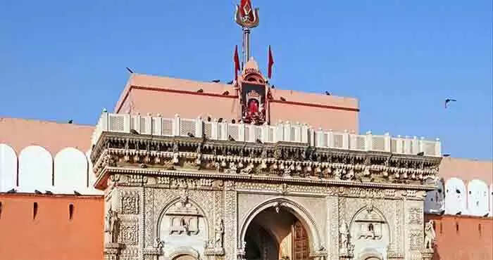 West India Travel Zone: 25,000 കറുത്ത എലികളെയും അപൂര്വമായ വെളുത്ത എലികളെയും ആരാധിക്കുന്ന ഒരു ക്ഷേത്രം; സഞ്ചാരികൾക്ക് കൗതുകം പകരുന്ന കര്ണി മാതാ ക്ഷേത്രത്തിലെ വിശേഷങ്ങൾ അറിയാം