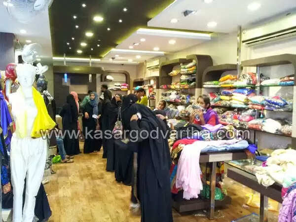വിലക്കയറ്റത്തിന്റെ പെരുന്നാള് വിപണി; എങ്കിലും നഗരത്തില് തിരക്കൊഴിഞ്ഞില്ല