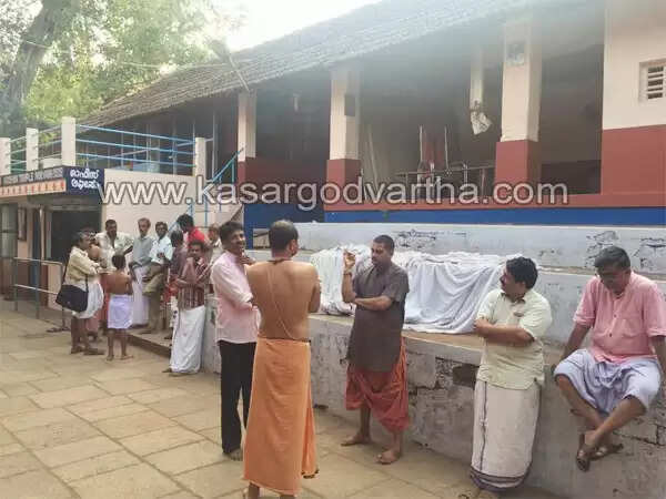 വന് ക്ഷേത്ര കവര്ച്ചാശ്രമം; നാലര കിലോ വെള്ളി ചാക്കില് കെട്ടി കടത്തുന്നത് പൂജാരി തടഞ്ഞു