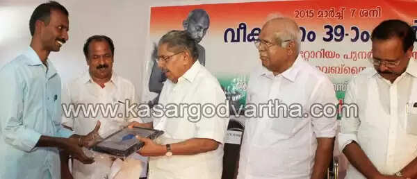 ഉറുമീസ് തൃക്കരിപ്പൂരിന് മികച്ച പ്രാദേശിക ലേഖകനുള്ള 'വീക്ഷണം' പുരസ്ക്കാരം