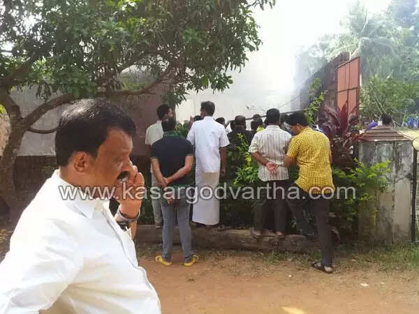 ചൂരിയില് ആക്രി ഗോഡൗണില് വന് തീപിടുത്തം; ലക്ഷങ്ങളുടെ നഷ്ടം