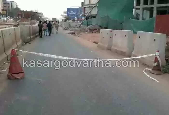 Collapsed | കാസര്കോട് നഗരത്തില് വൈദ്യുതി തൂണുകള് തകര്ന്നുവീണു; വന് അപകടം ഒഴിവായത് തലനാരിഴകയ്ക്ക്; ദേശീയപാതയില് ഗതാഗതം സ്തംഭിച്ചു