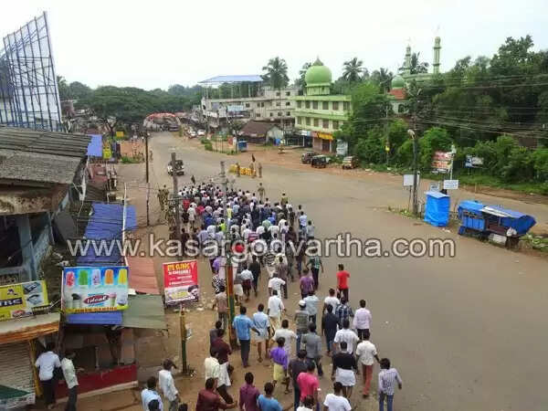 കുമ്പളയിലെ സി.പി.എം പ്രവര്ത്തകന്റെ കൊല: ഹര്ത്താല് പൂര്ണം, വിവിധ സ്ഥലങ്ങളില് പ്രകടനങ്ങള്