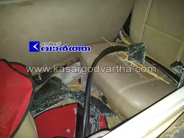 ബോവിക്കാനത്തും പൊവ്വലിലും സംഘര്ഷം; കടകളും വാഹനങ്ങളും തകര്ത്തു; ആരിക്കാടിയില് റോഡ് ഉപരോധം