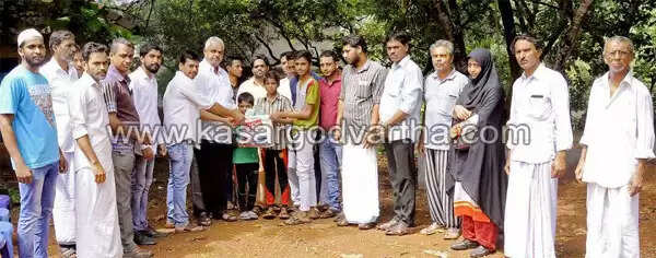 എം എസ് എഫ് പുതുവസ്ത്രം വിതരണം ചെയ്തു