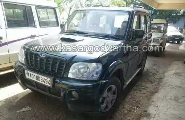 ആയുധങ്ങളുമായെത്തിയ കവര്ചാസംഘം പോലീസിനെവെട്ടിച്ച് കാറുപേക്ഷിച്ച് കടന്നു