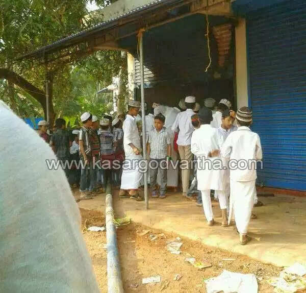 പള്ളിക്കര തൊട്ടിയില് സുന്നീ സെന്ററിന് തീയിട്ടു