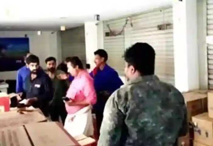 Controversy | ചെറുവത്തൂരില് കണ്സ്യൂമര് ഫെഡിന്റെ വിദേശമദ്യശാല പൂട്ടിയത് ഭരണ കക്ഷിയുടെ സംസ്ഥാന നേതാവിന്റെ നിര്ദേശ പ്രകാരമാണെന്ന് ആക്ഷേപം; സി ഐ ടി യു - സിപിഎം ബന്ധം വഷളാകുന്നു; ചുമട്ട് തൊഴിലാളികളുടെ അടിയന്തര യോഗം ശനിയാഴ്ച വൈകീട്ട്